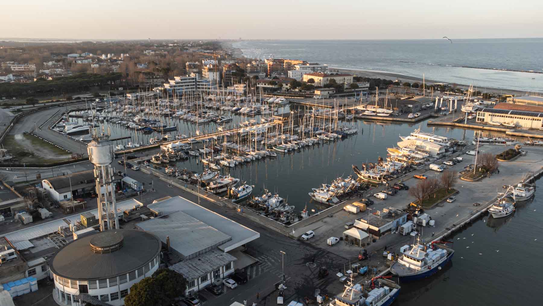 porto cesenatico darsena motonavi