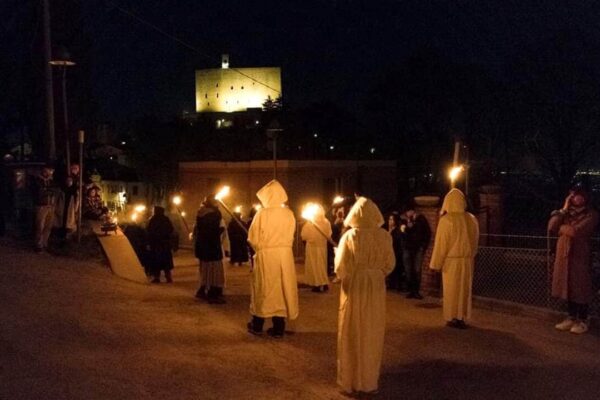 Aprile - Processione a Montefiore Conca (1)