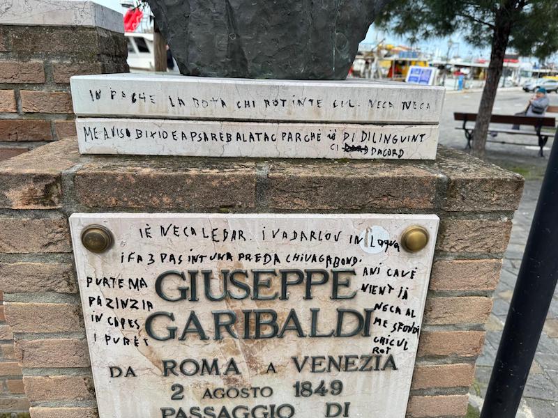 scritte vandalismo garibaldi