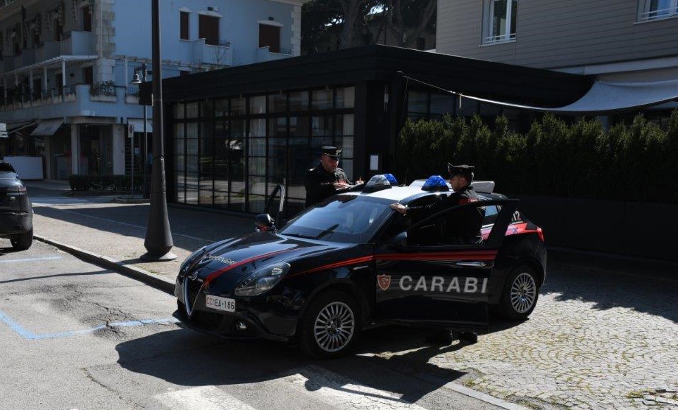 Carabinieri Carducci scippatore