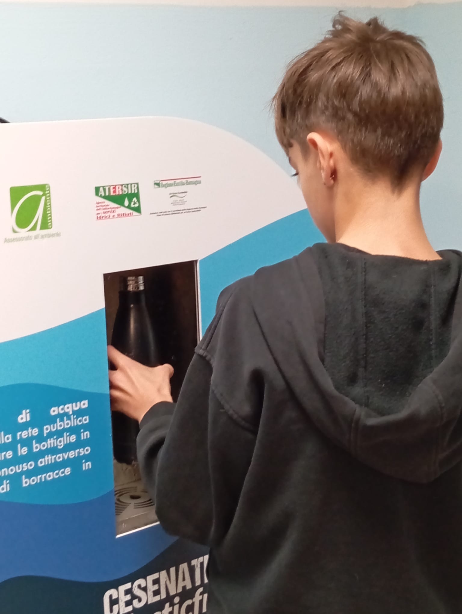 Erogatori d’acqua a scuola: “allenare ad abitudini più sostenibili”