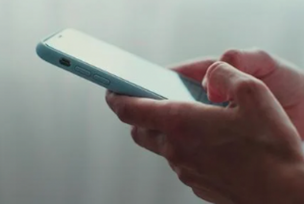 cellulare, telefono truffa whatsapp
