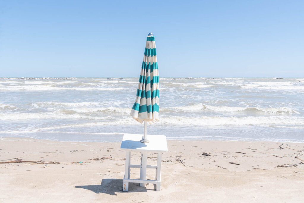 spiaggia cesenatico mare mosso