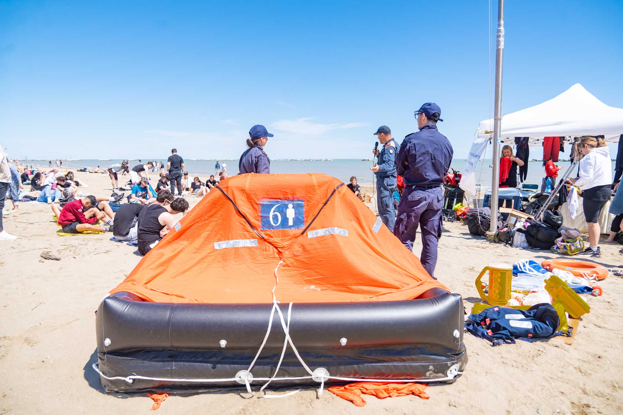 guardia costiera lezione in spiaggia