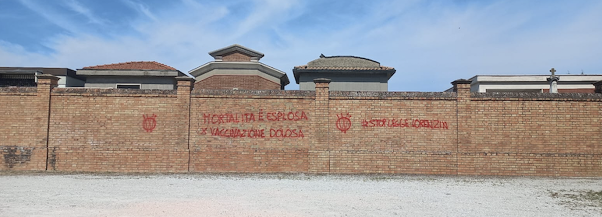 cimitero scritte no vax