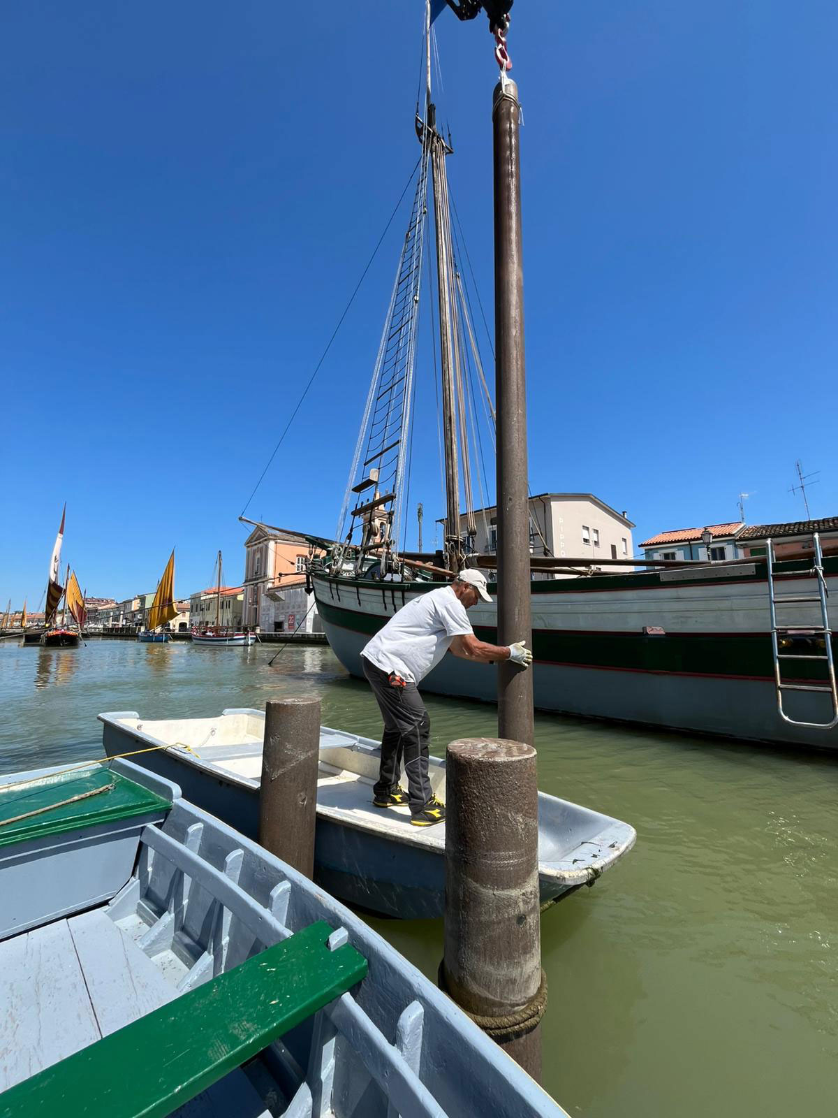 Partiti i lavori per il pontile che porta al veliero