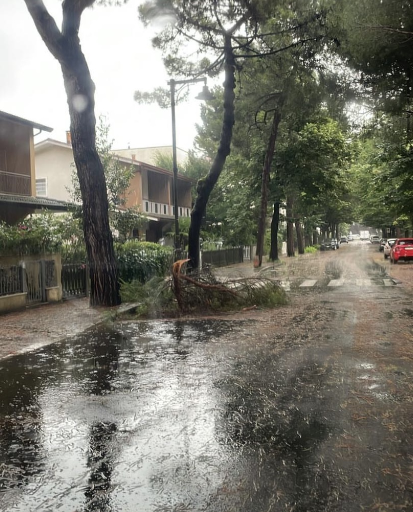 Via Monza//maltempo Cesenatico