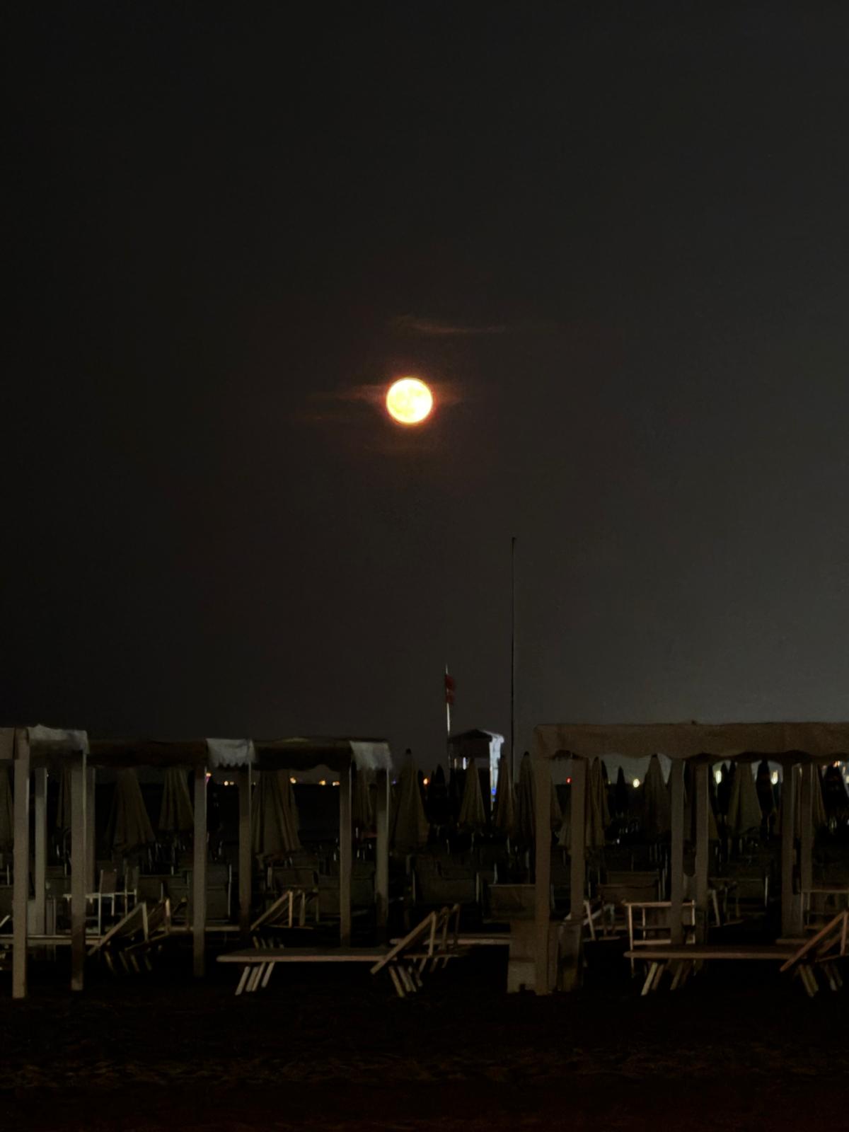 Luna piena della Fragola