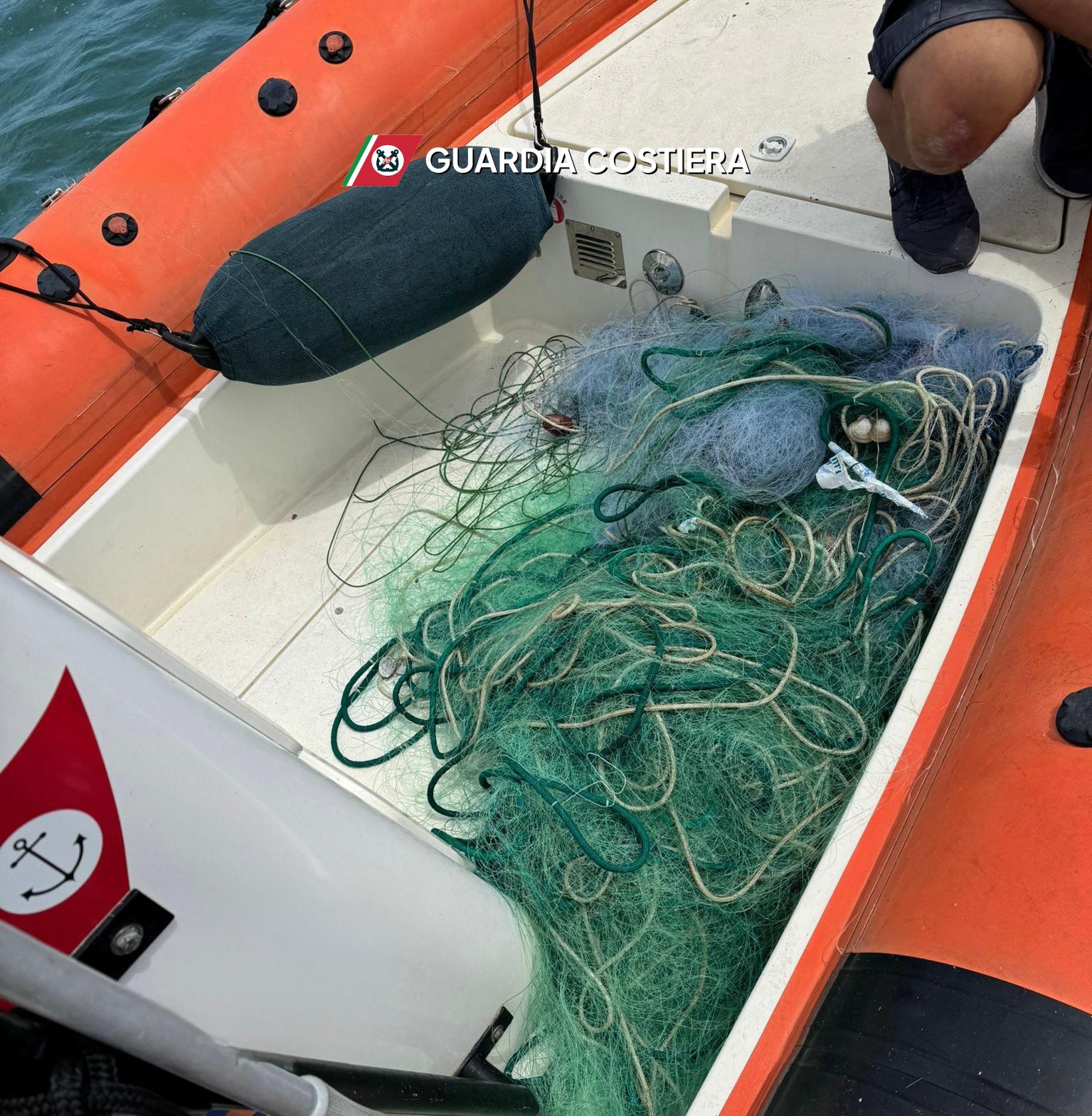 Guardia Costiera, sequestrata rete da posta abusiva