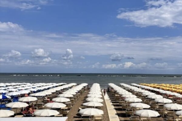 spiaggia post maltempo