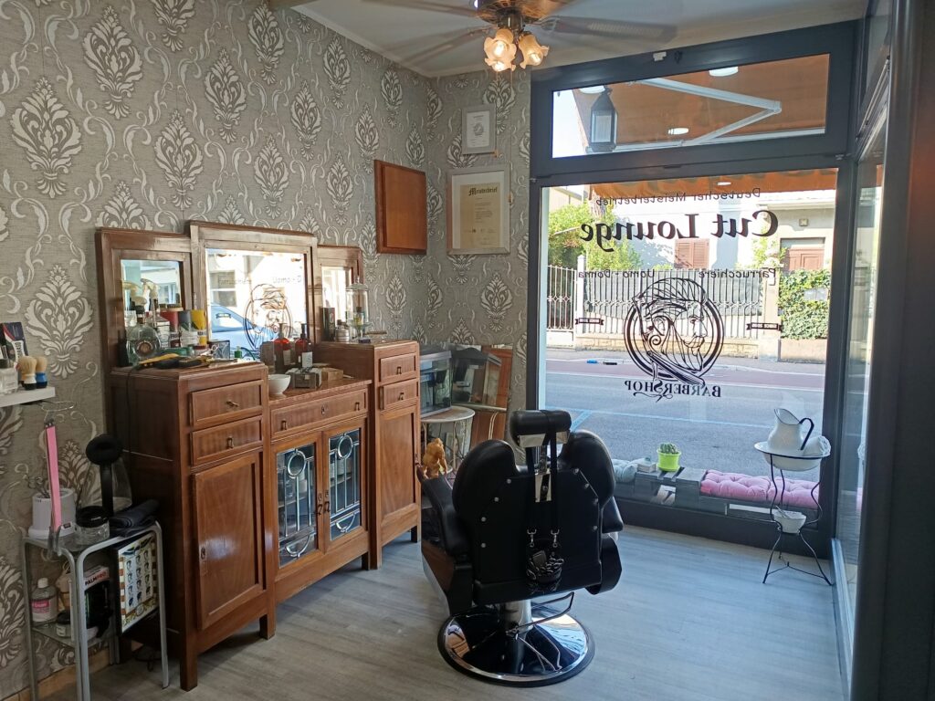 Cut lounge