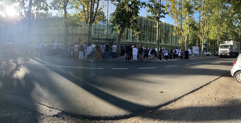 Viale Torino: primo giorno di scuola tra il traffico