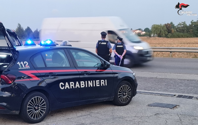 Maxi controlli dei carabinieri: scattano dieci denunce