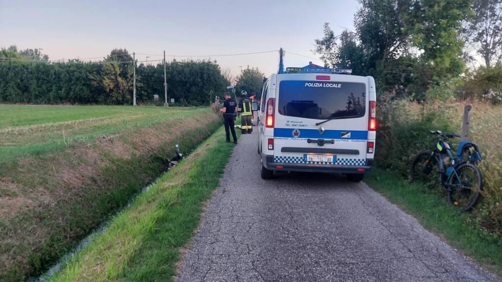 polizia locale cesena morto fosso incidente