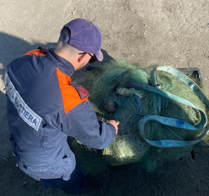 1000 metri di reti da pesca sequestrate a Valverde di Cesenatico