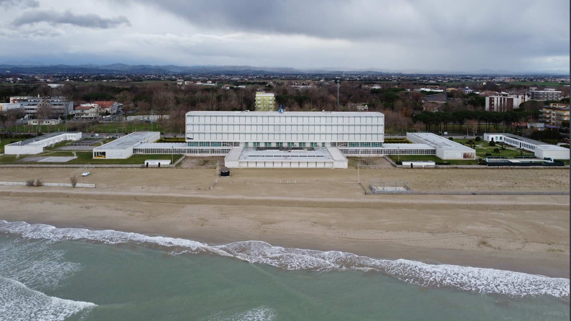 Colonia Agip inverno mare mosso maltempo