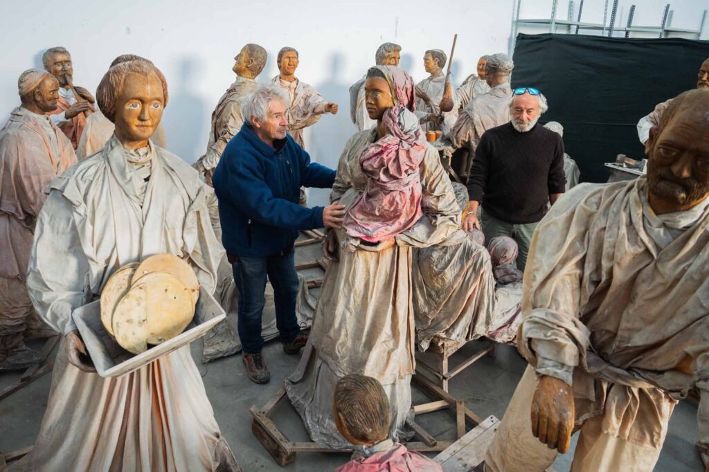 preparazione presepe statue 2025