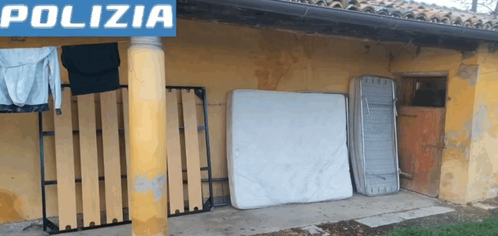 polizia clandestini espulsi