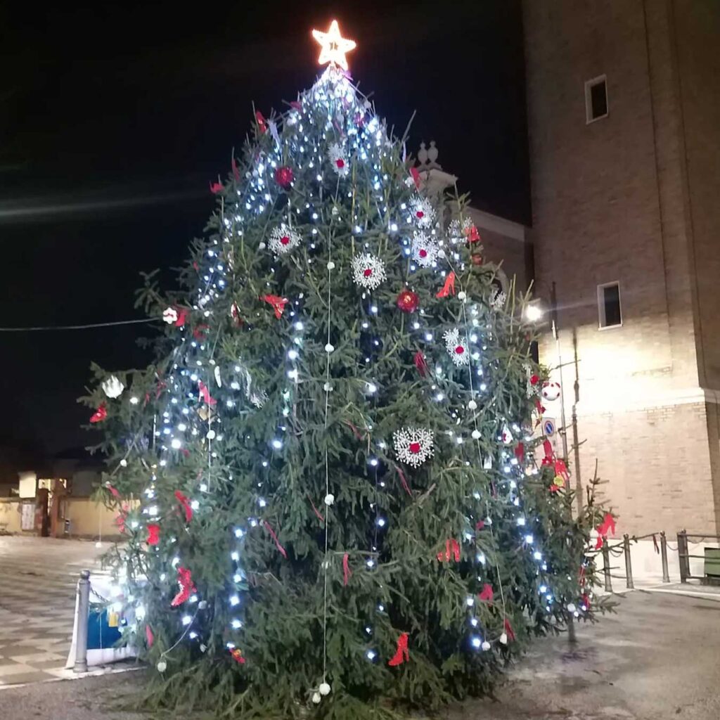 albero natale sala scarpette rosse