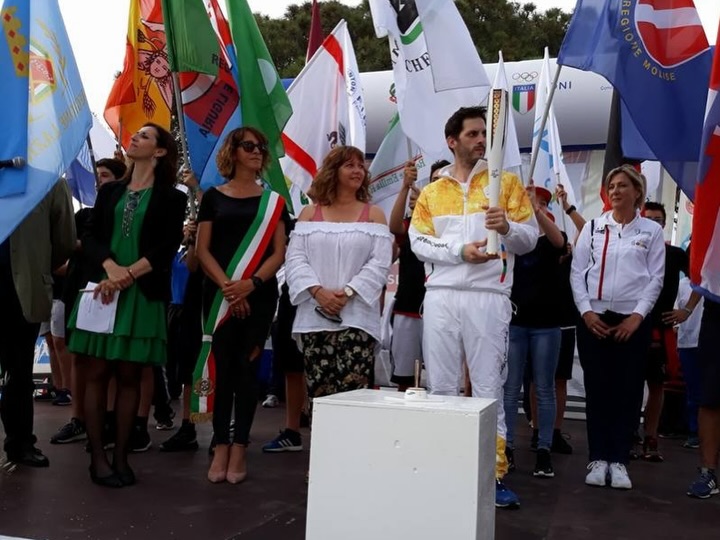 fiaccola olimpiadi tedoforo fiamma