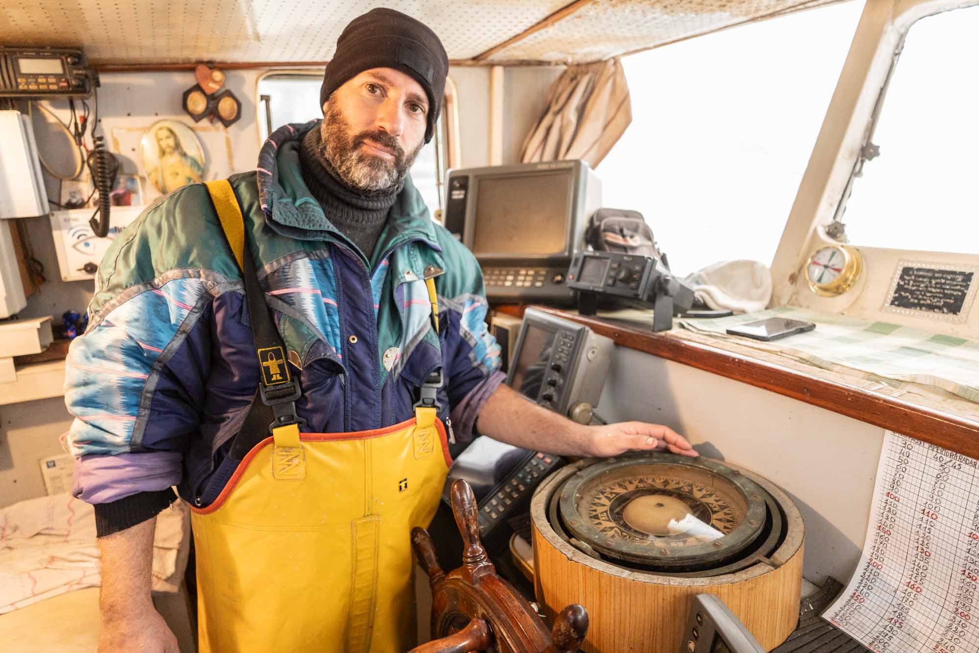 Fabio con bussola di aereo