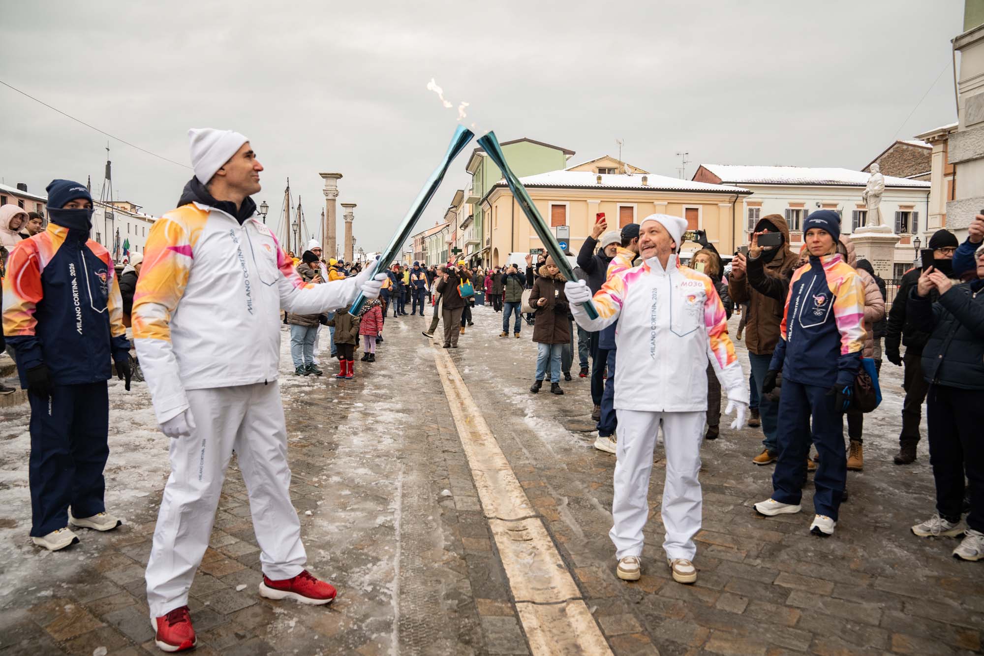 fiamma olimpica torcia milano cortina cesenatico olimpiadi