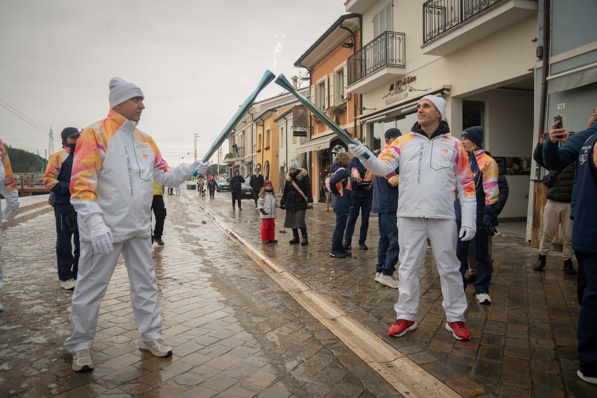 fiamma olimpica torcia milano cortina cesenatico olimpiadi