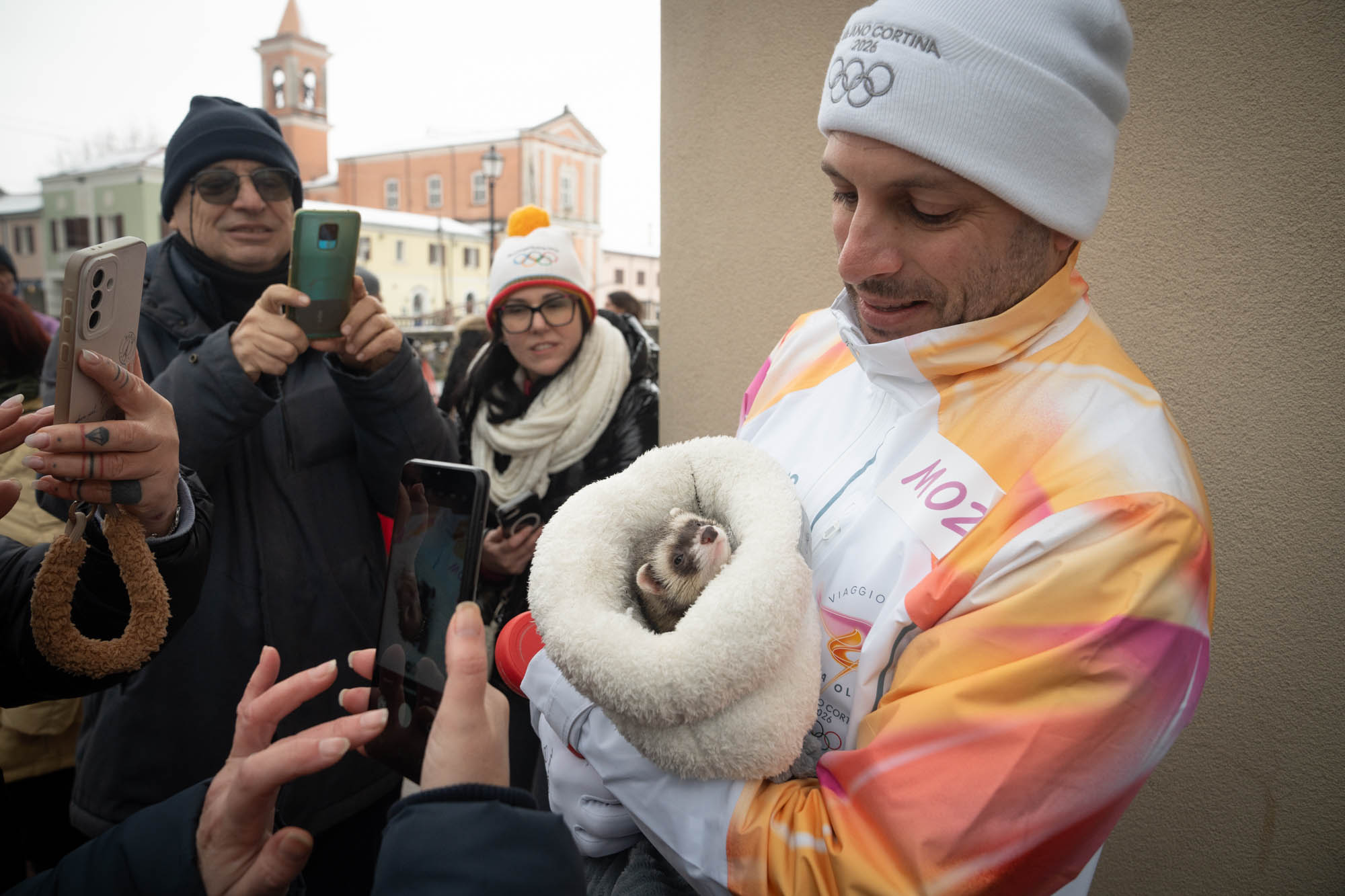 torcia olimpiadi taz furetto cesenatico