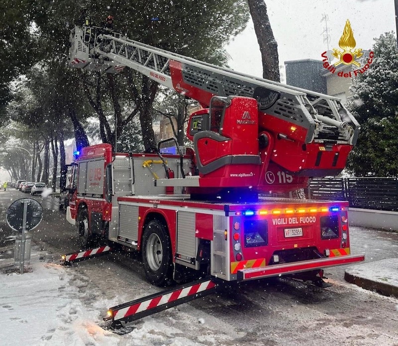 vigili del fuoco neve