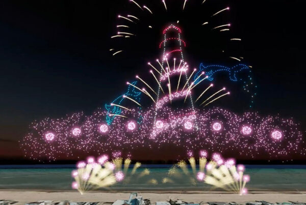 droni e fuochi d'artificio in cielo a cesenatico