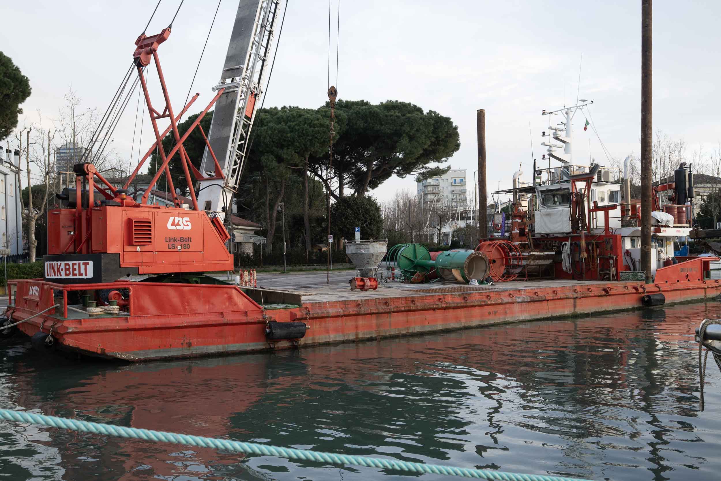 banchina ponente lavori pontone