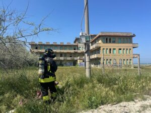 Incendio all’ex soggiorno vercellese