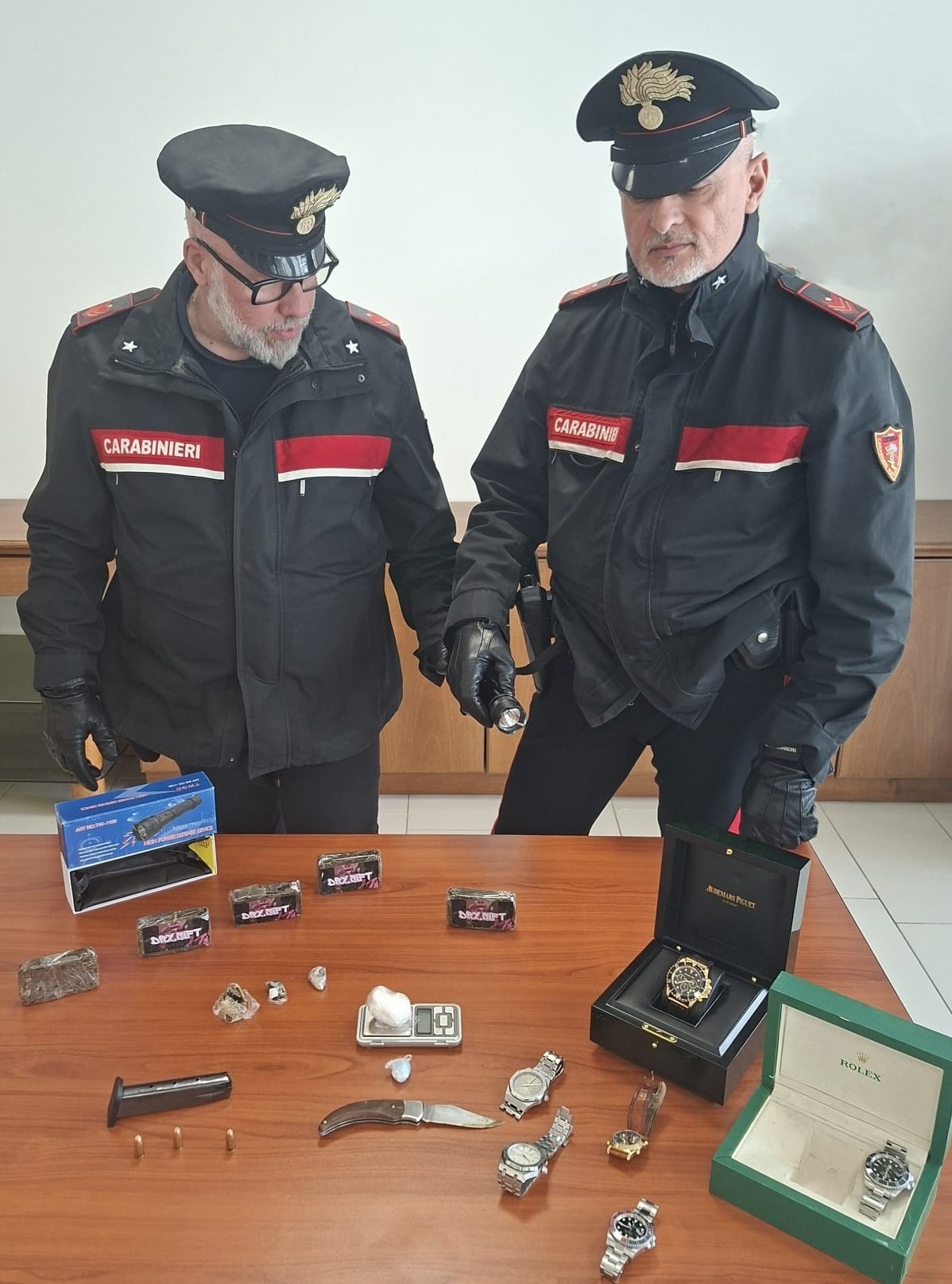 carabinieri violenza sessuale