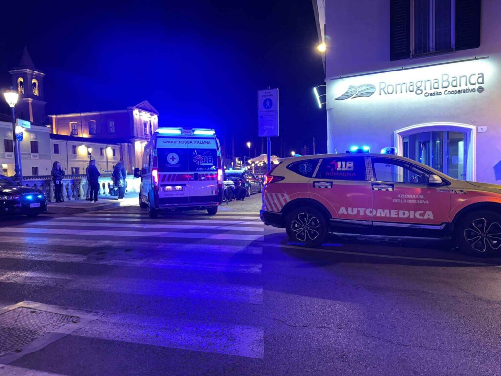 follia cesenatico carabiniere ambulanza carabinieri