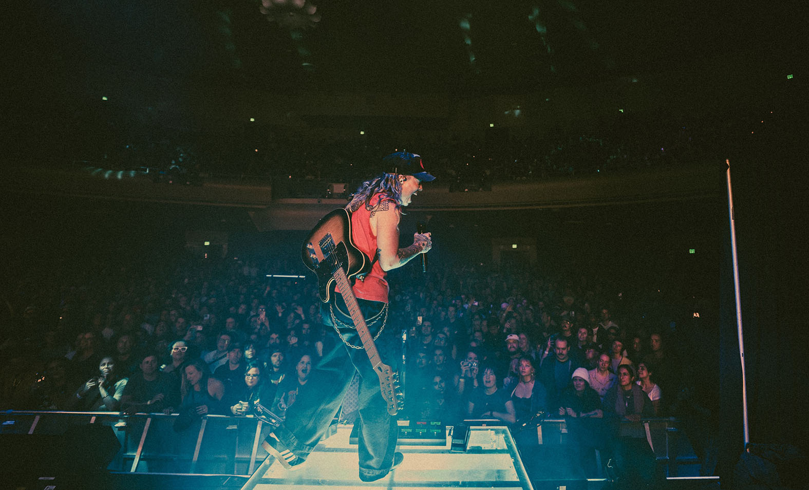 Tash Sultana live 2026