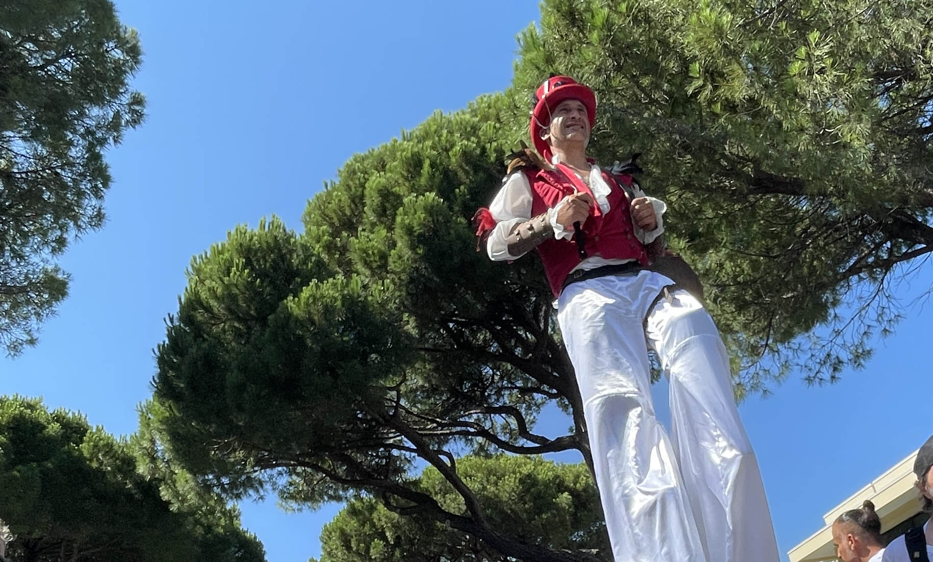 trampoli clown