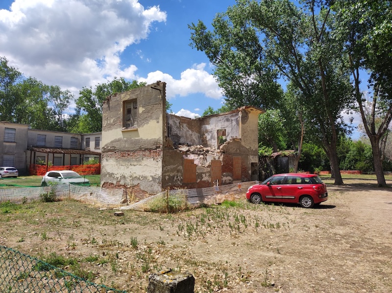 crollato muro colonia