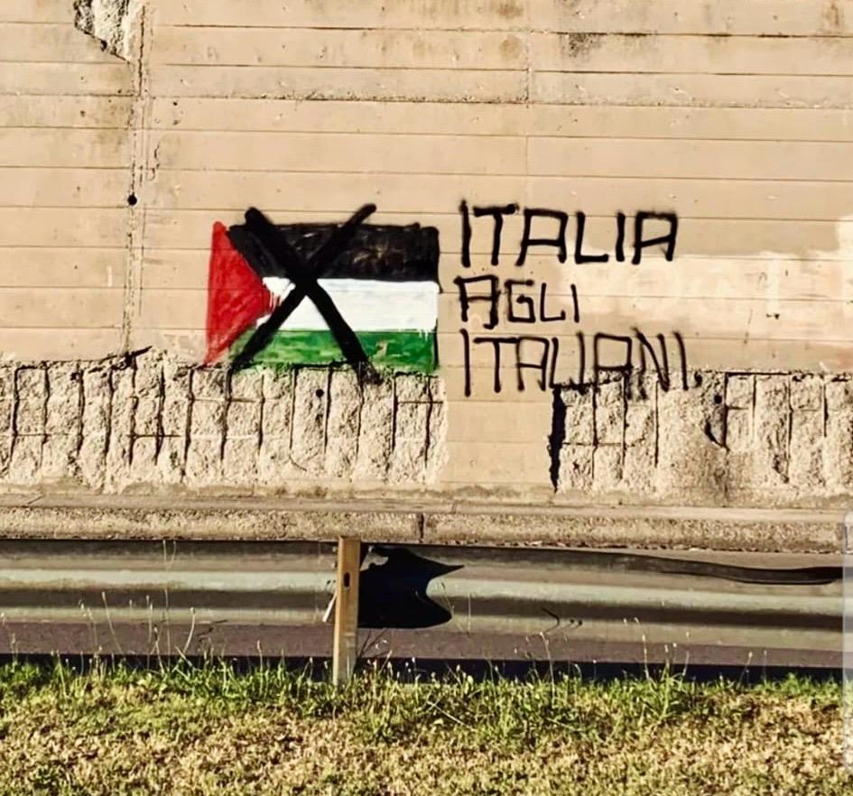 scritta italia agli italiani