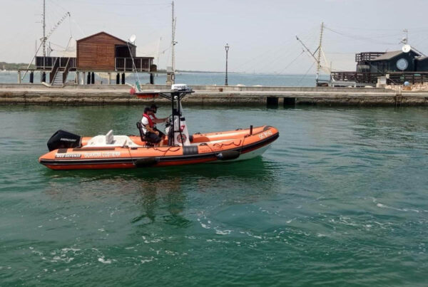 guardia costiera canale gommone