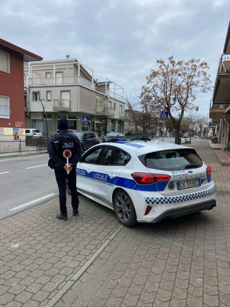 posto controllo Gatteo polizia minorenne ragazza scomparsa locale