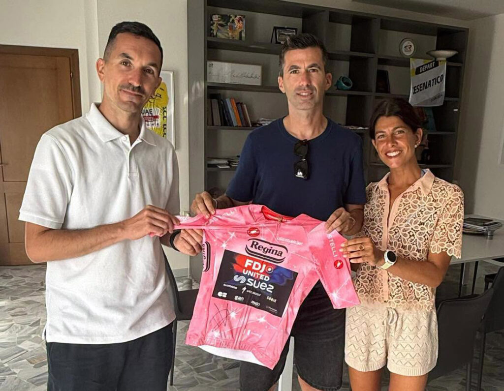 Matteo Gozzoli, maglia rosa vollering in regalo