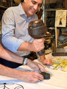 De Pascale con il mazzuolo Pascucci 