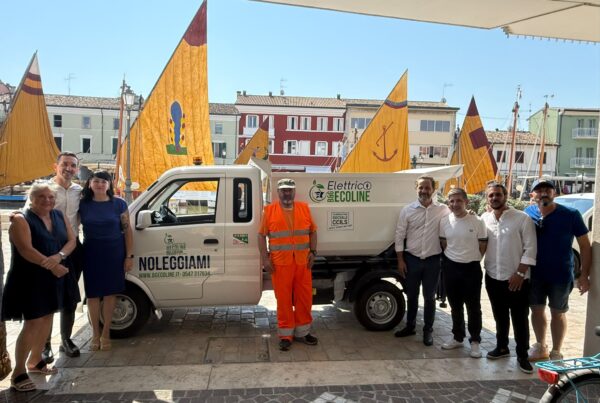 nuovo mezzo elettrico della ccild per la pulizia delle strade