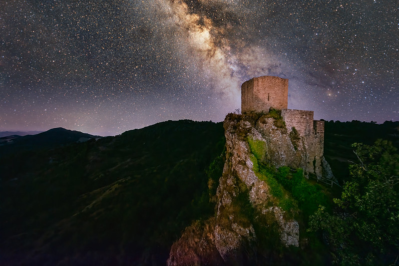 rocca con via lattea galassia