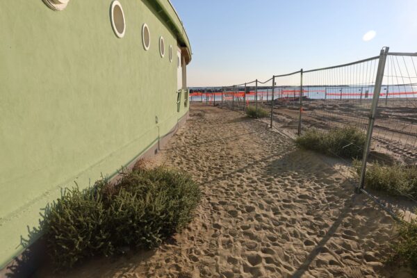 WhatsApp Image 2026-09-29 at 09.14.49 (4) cantiere in spiaggia
