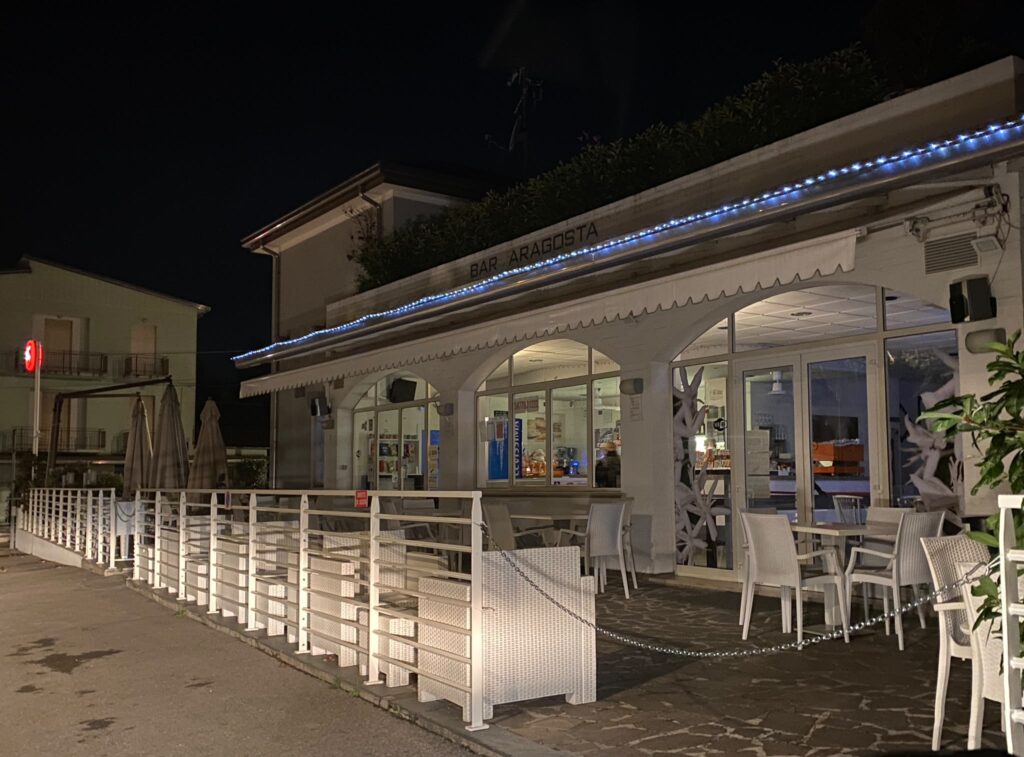 Bar Aragosta di notte