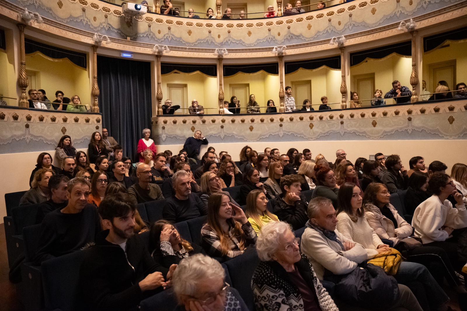 teatro comunale di Cesenatico sentire le voci
