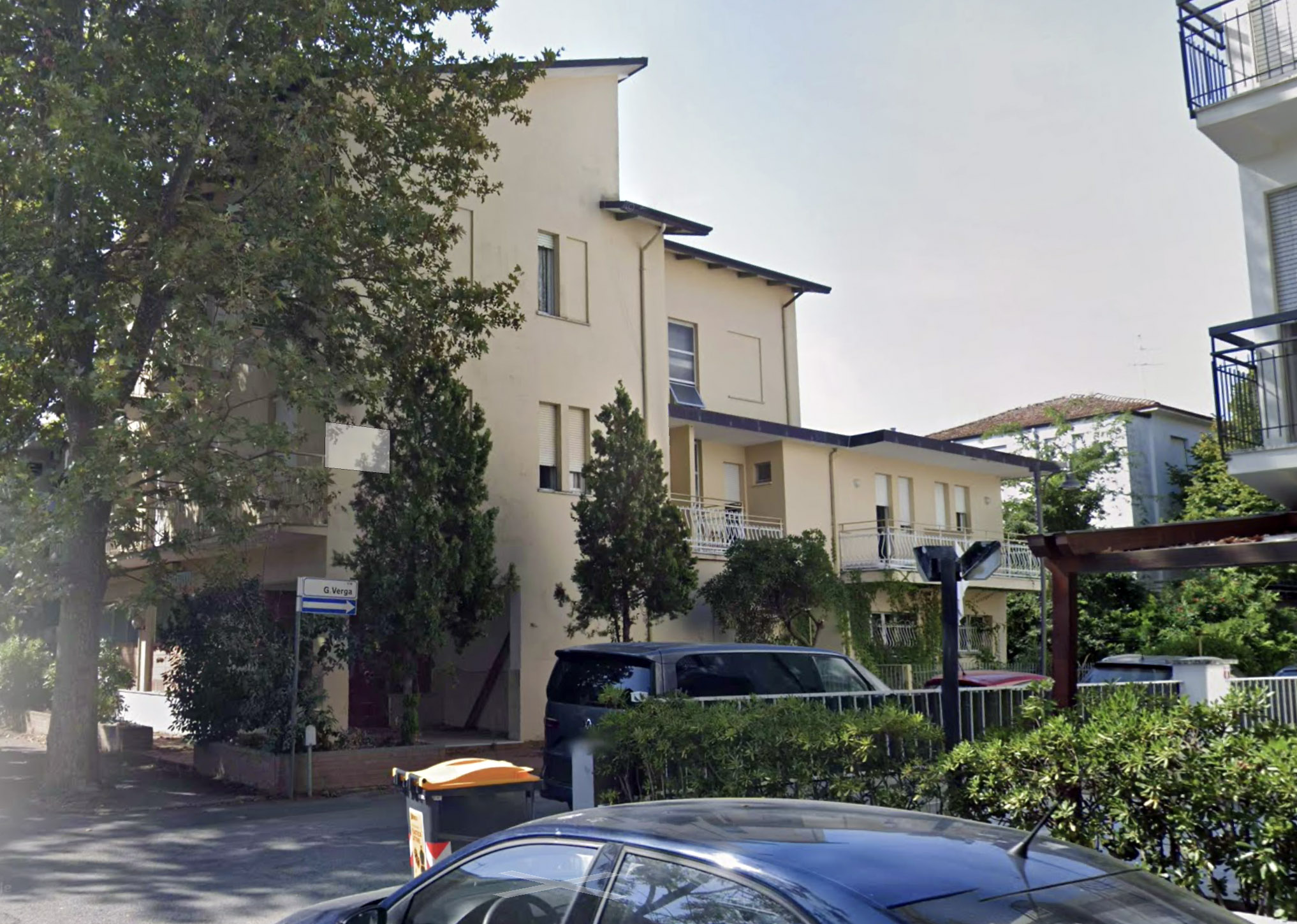 demolizione hotel Graziana in via Verga