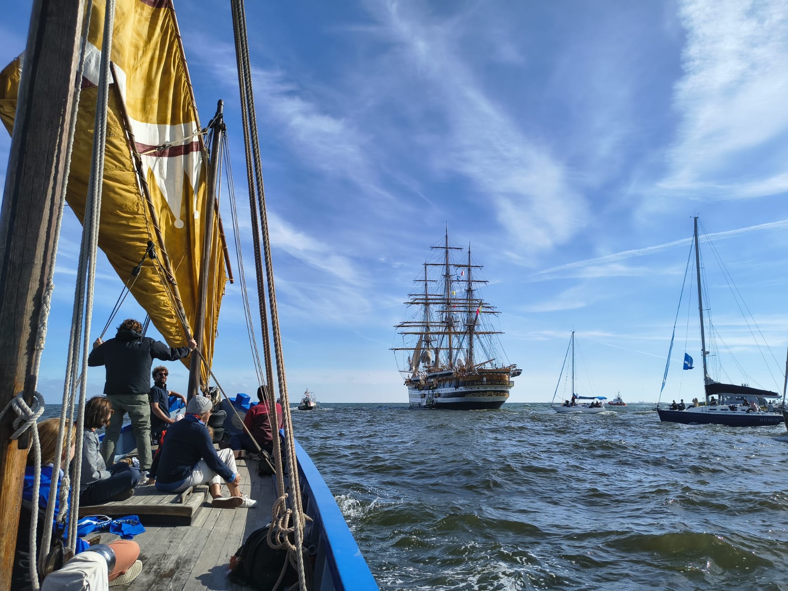 vele al terzo scortano Amerigo Vespucci