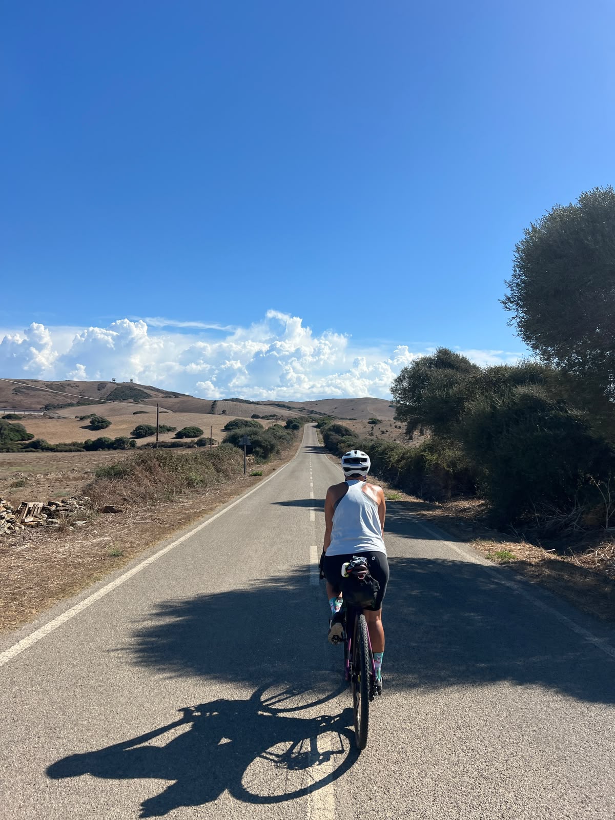 in bicicletta in Sardegna carlotta e alessandro